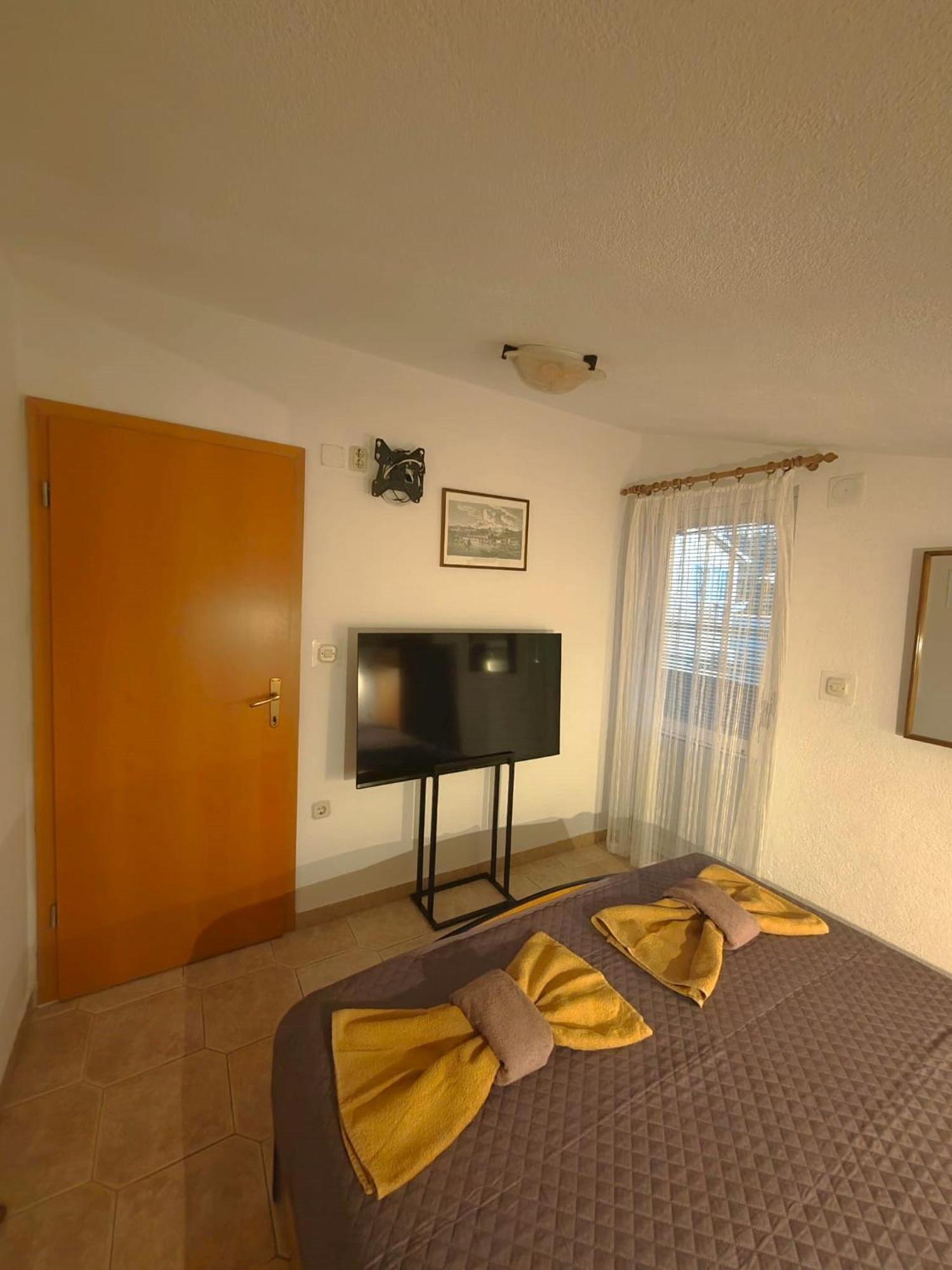 Apartments Turan Centrally Located With Free Parking Igrane Kültér fotó